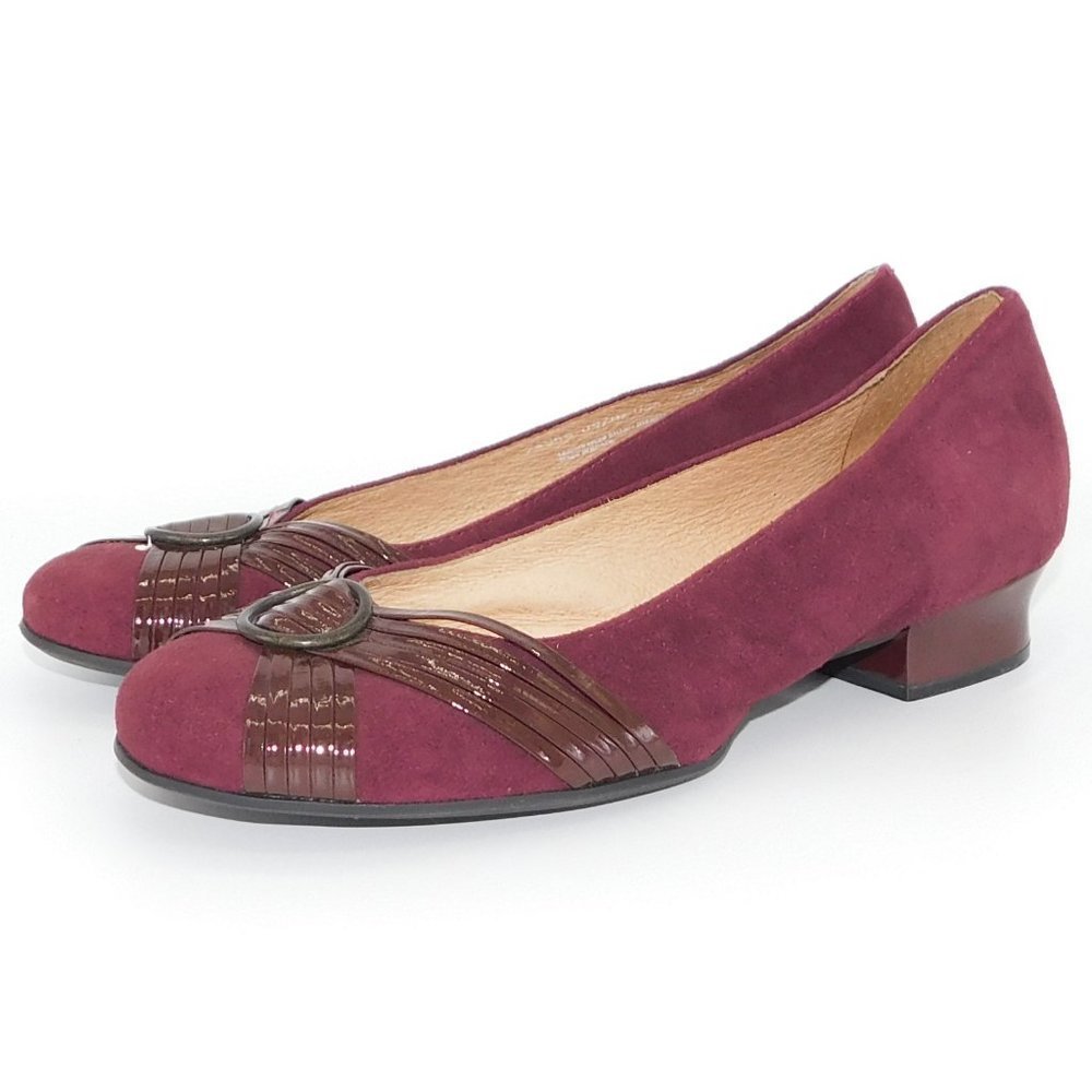 Nwot Clarks Artisan Raspberry Suede Slip On Loafer - image 2